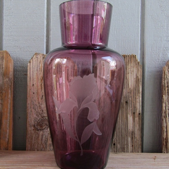 Fenton Glass Amethyst Purple Sand Carved Etched Iris Vase - Picture 4 of 7
